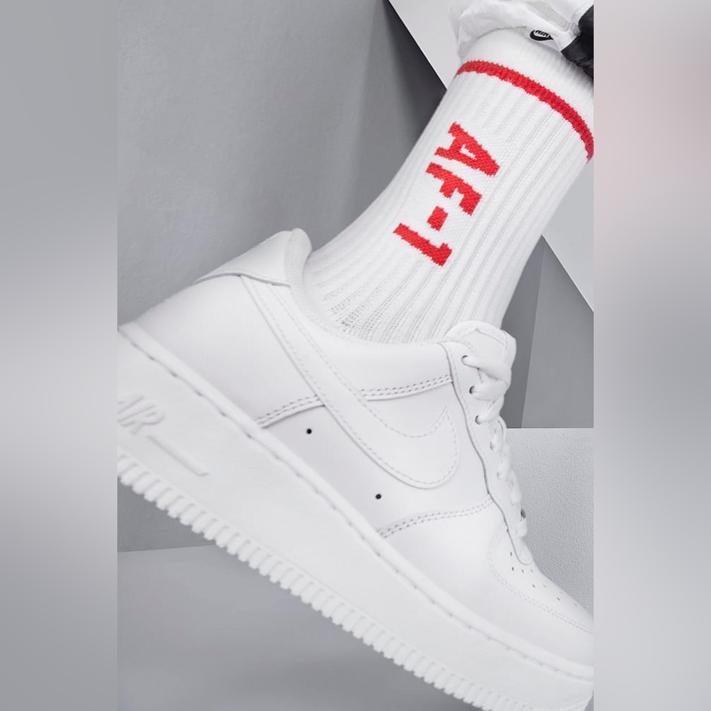 NIKE Air Force 1 ‘07 Women’s Size 8 White Classic Shoes Low Top Sneakers